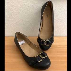 NWT black closed toe flats